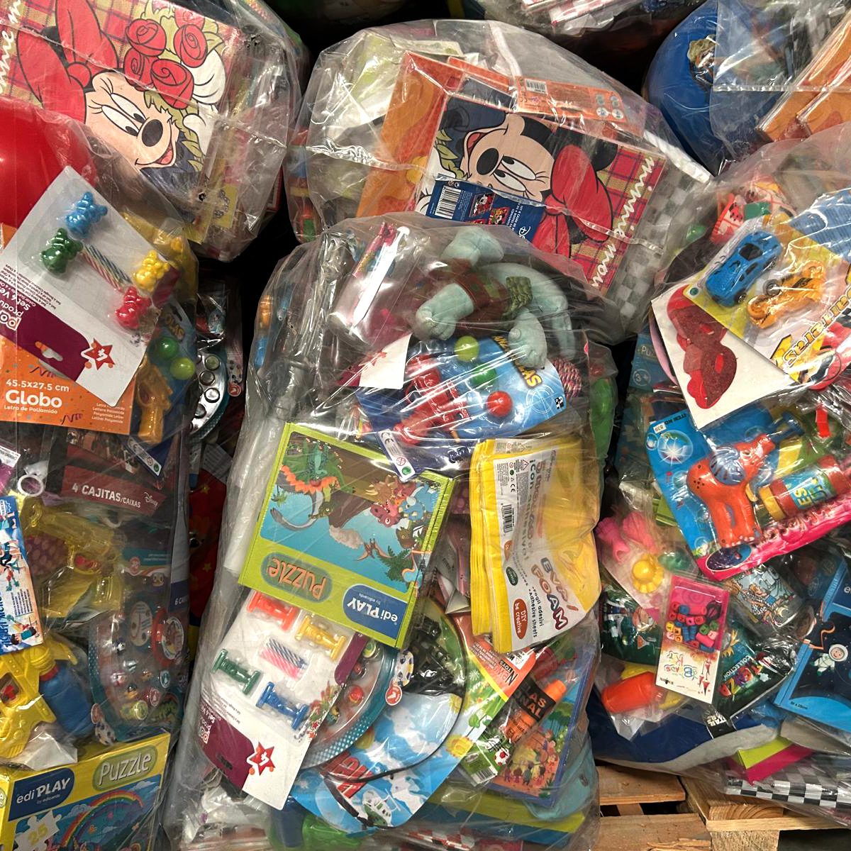 juguete variado para cabalgatas